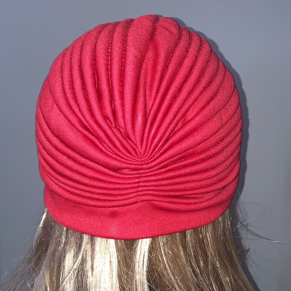 Red turban - Picture 3 of 3